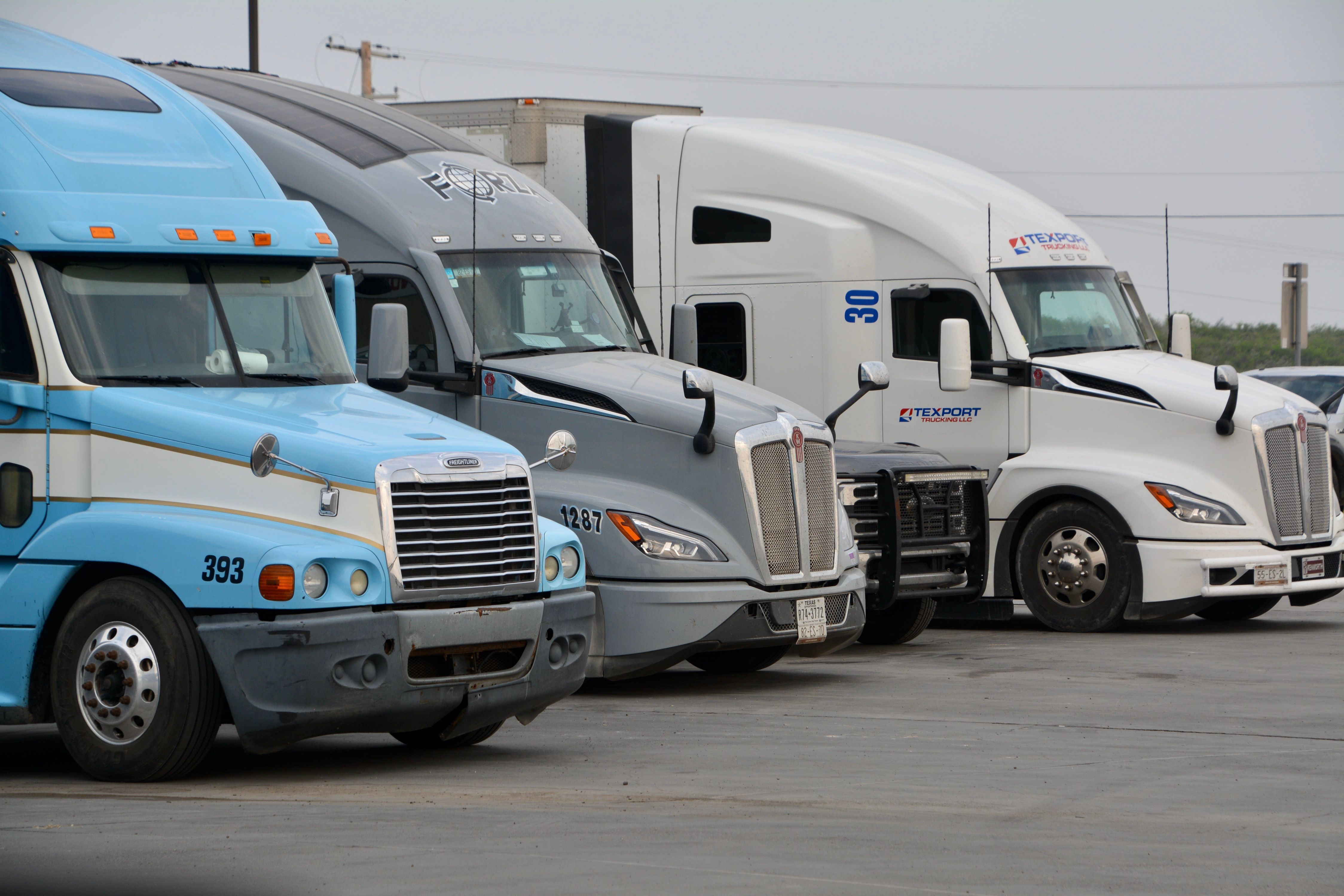 OneWorld Cargo team loading a delivery vehicle